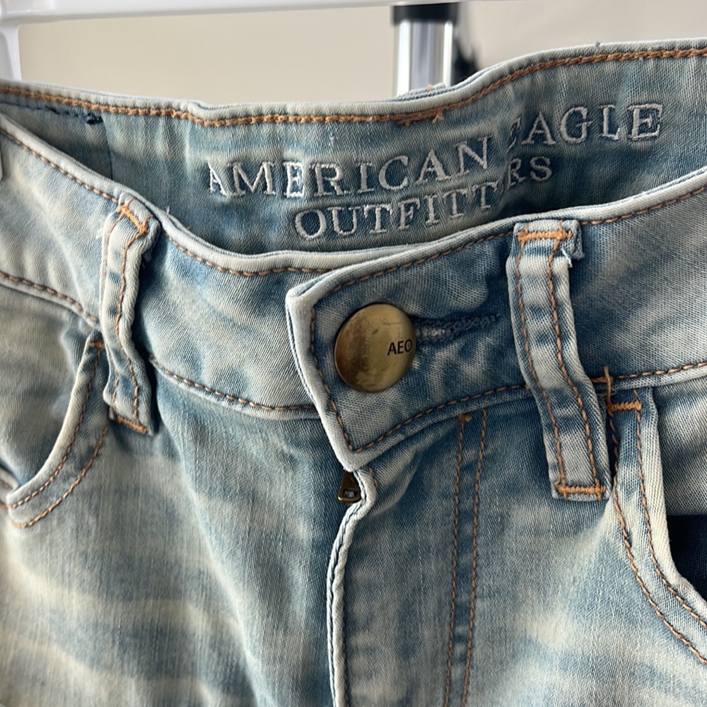 American Eagle Cropped Ripped Jean - Picture 4 of 4